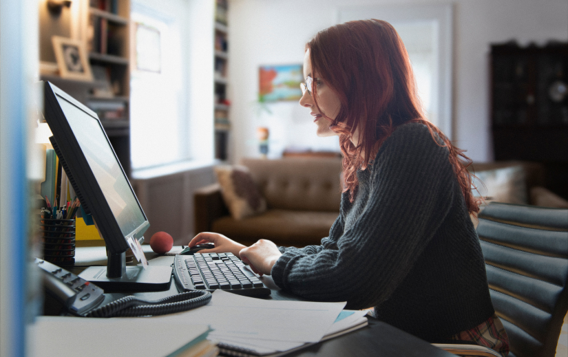 Woman working from home at a desk, representing side hustles from home as a flexible and profitable way to earn online.